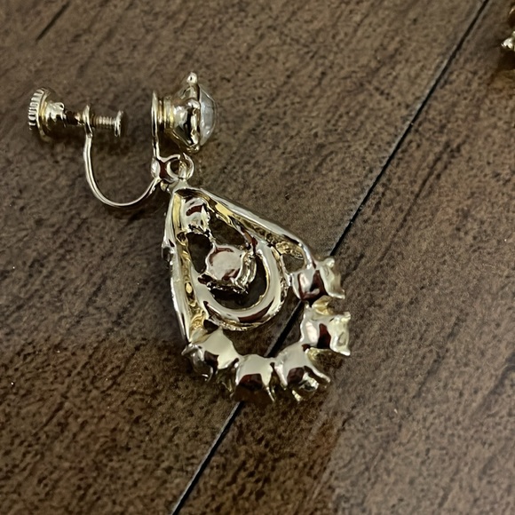 Vintage screw back gold plated and rhinestone earings - Picture 2 of 3